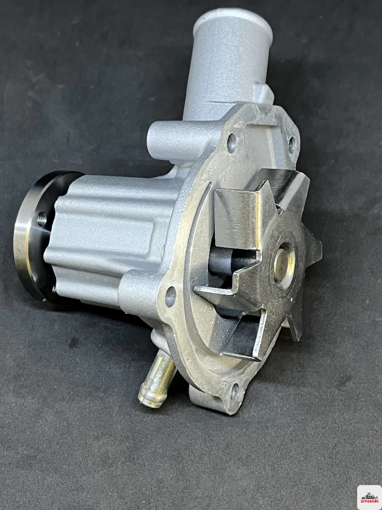 Помпа водяная (насос)  Kubota  (арт. 1-1044) 7F8497F6-6C30-4B96-A6EB-E92CAD555427.jpeg