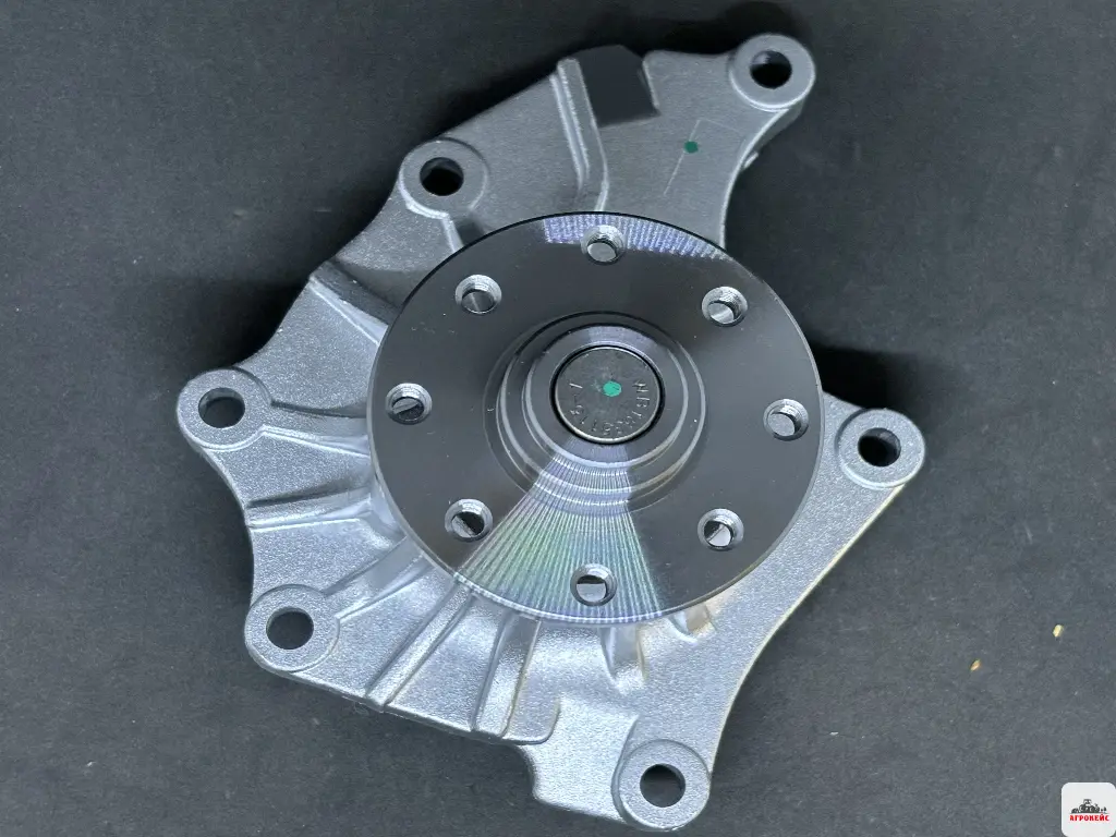 Помпа водяная (насос) ISUZU 4JA1 4JB1 (M6)
